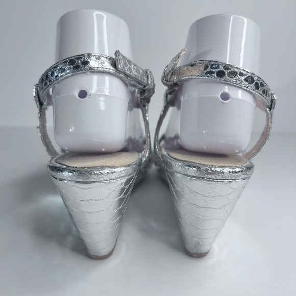Isola‎ Fidelia Metallic Crocodile Silver 3” Wedge Strappy Heels Sandal Shoes 9 - Picture 8 of 17